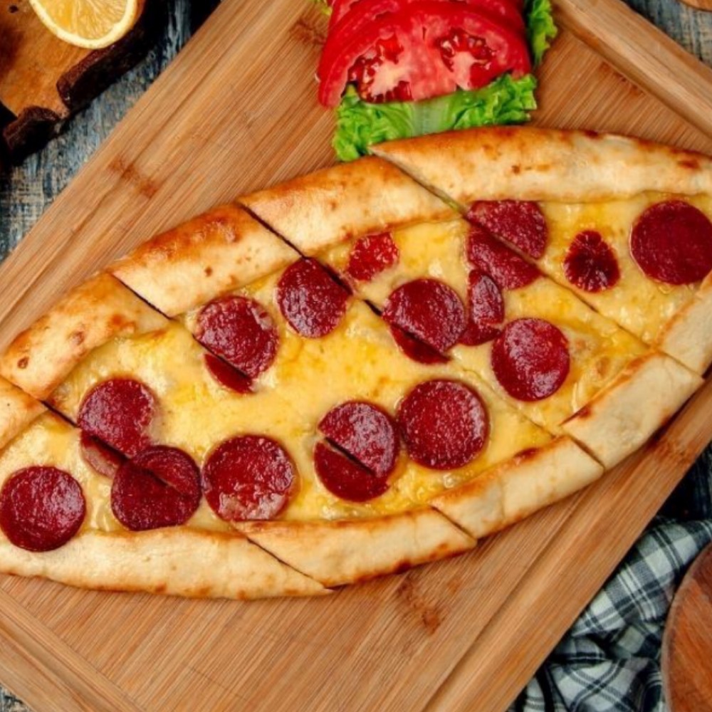 Sucuklu Pide