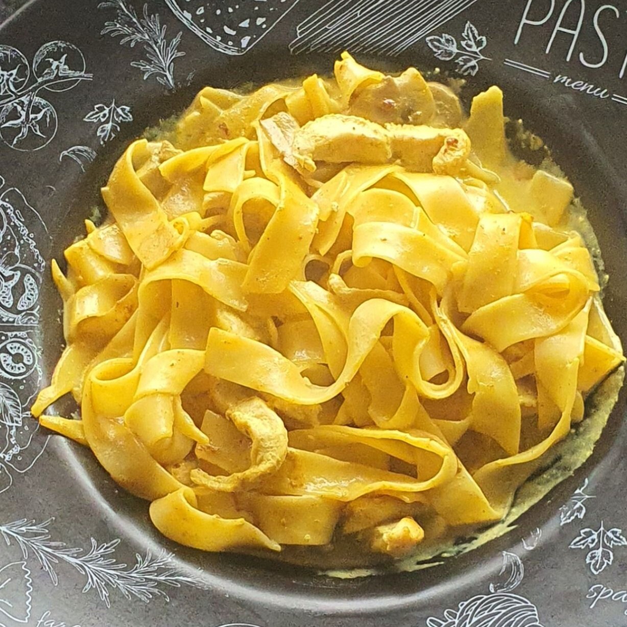 Köri Soslu Fettuccine