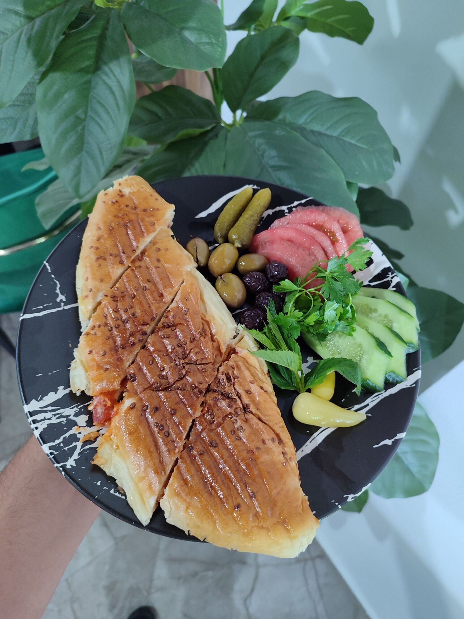Kaşarlı Tost +Dondurmalı Sade İrmik Helvası +Coca Cola 330 ml