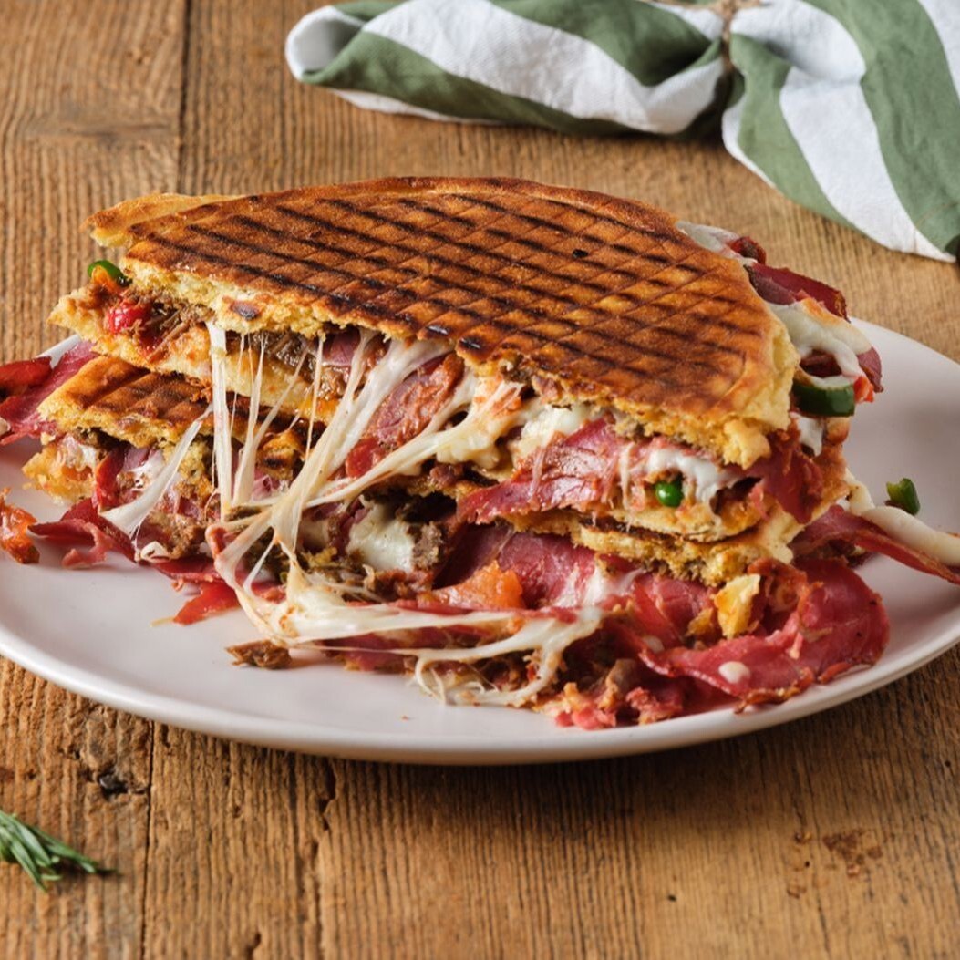 Pastırmalı Kaşarlı Bazlama Tost