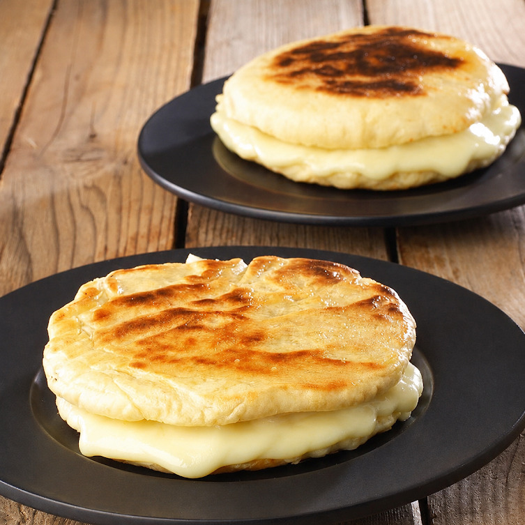Bazlama Kaşarlı Tost