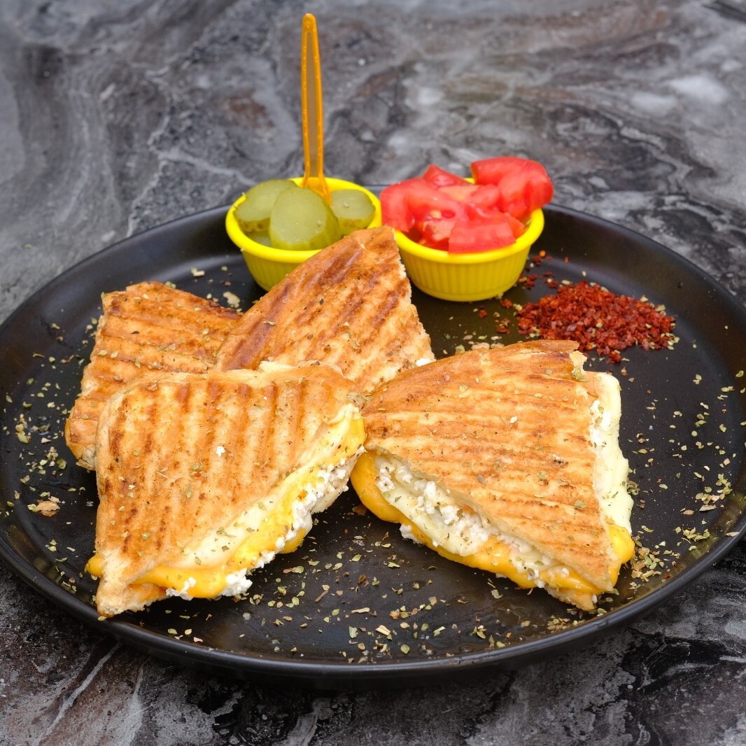 3 Peynirli Tost