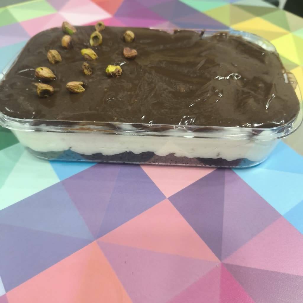 Sponfull Çikolata Soslu Antepli Brownili 3 Kişilik (700 gr)