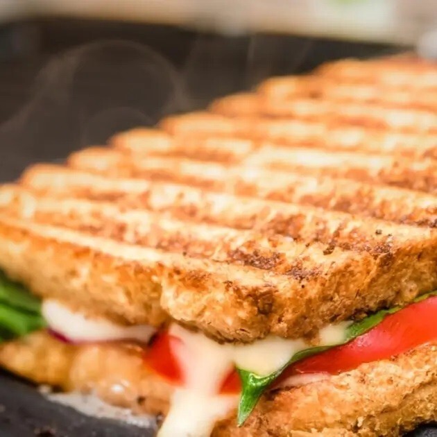 Domates Kaşarlı Tost