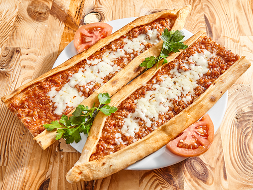 Kuşbaşılı Kaşarlı Pide