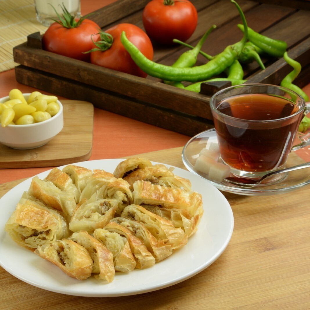 250 gr Kıymalı Kol Böreği +Coca Cola 330 ml