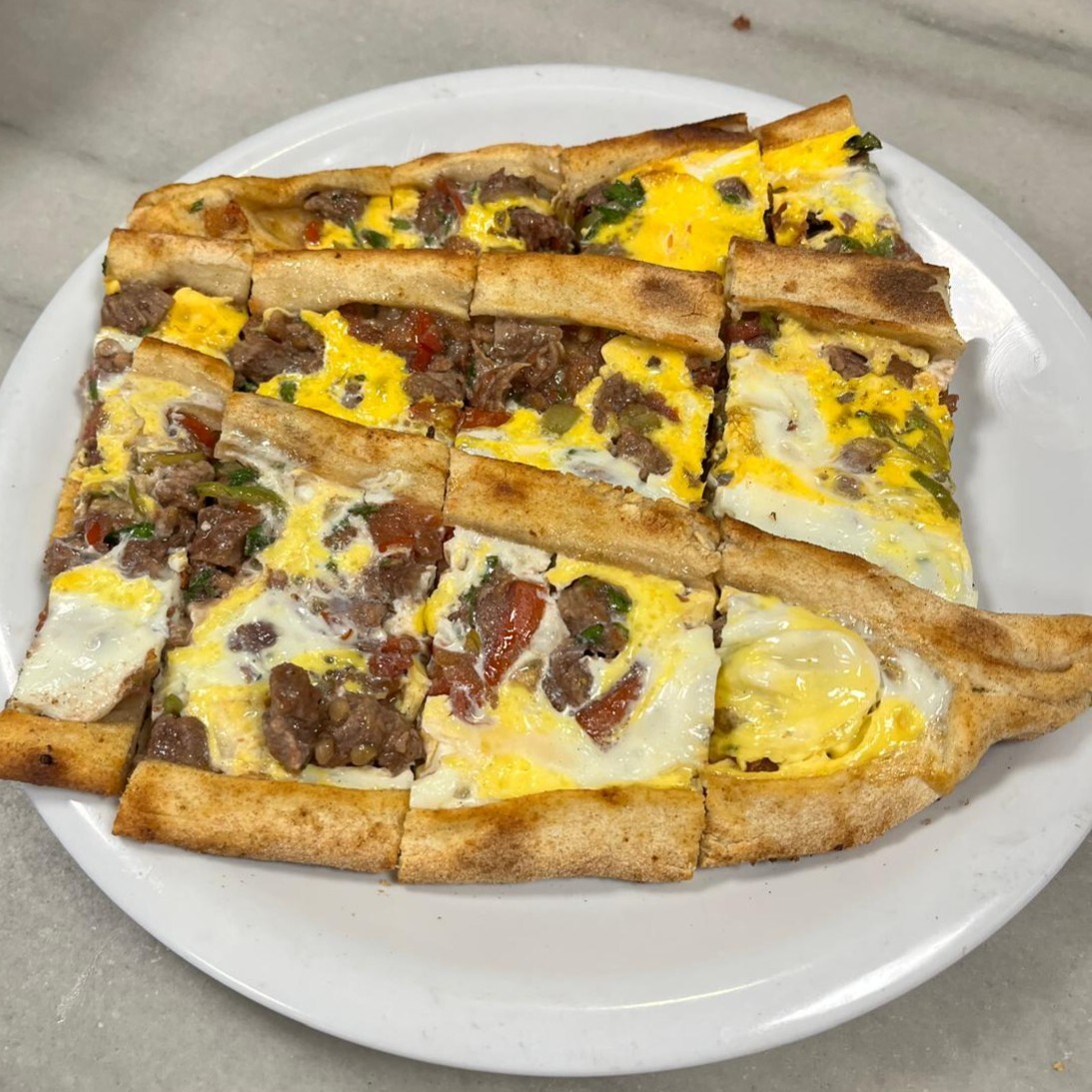 Kuşbaşılı Yumurtalı Pide