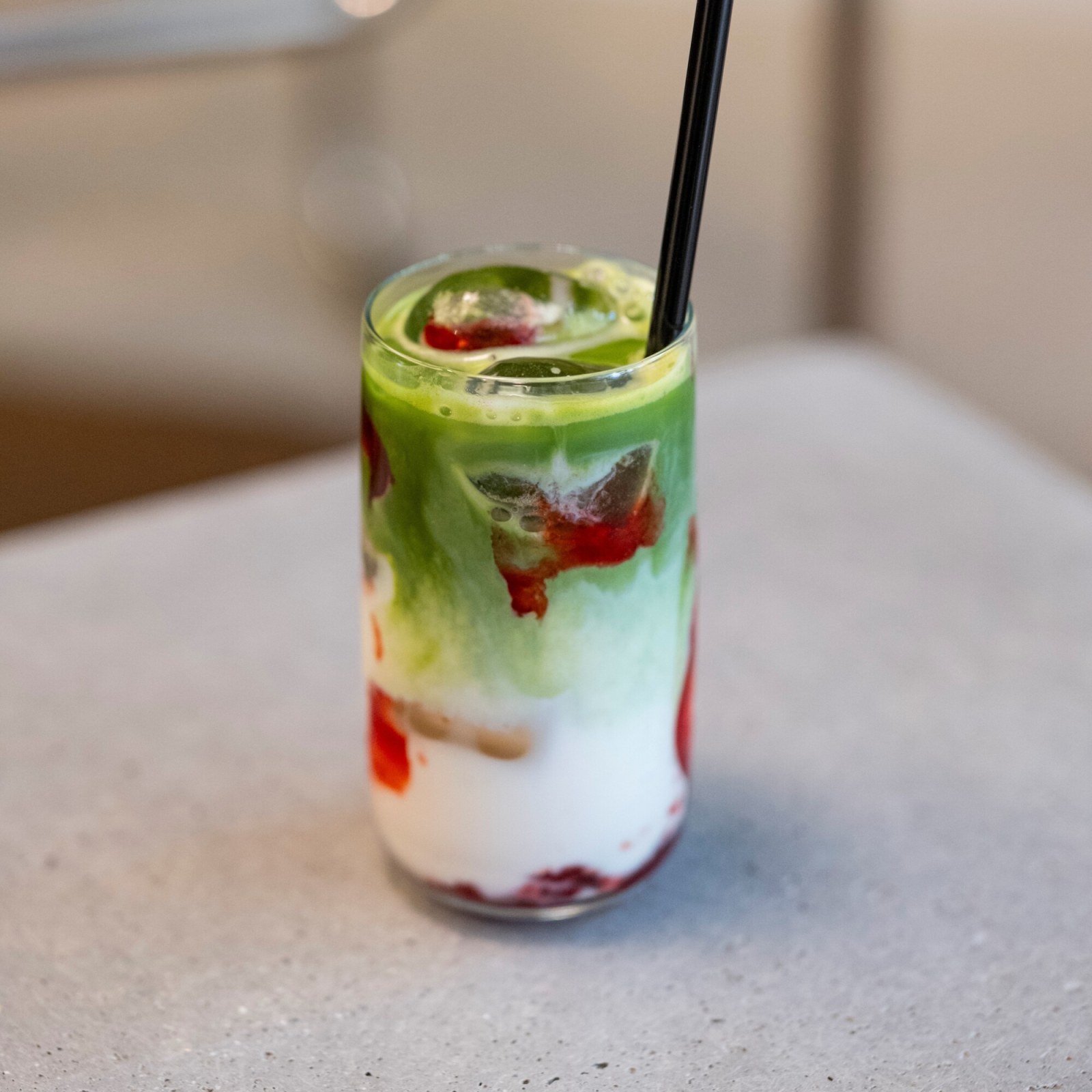 Çilekli İce matcha latte