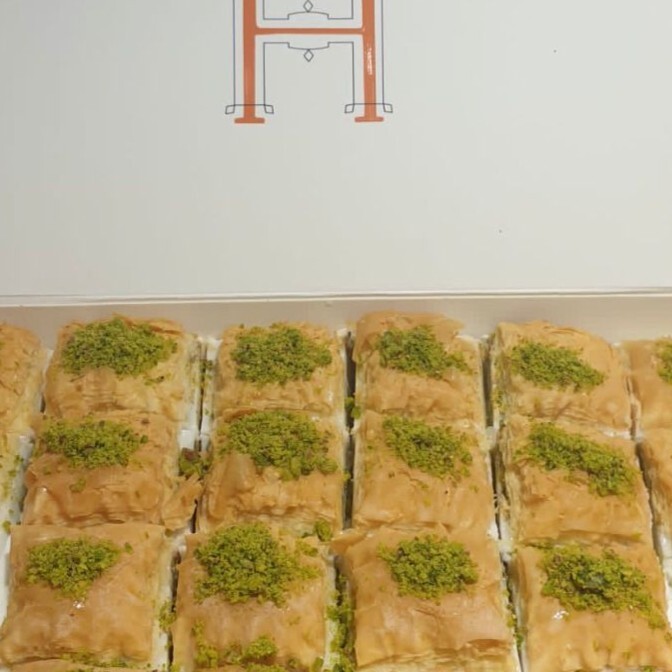 Sade Fıstıklı Süt Baklava (12 Dilim)