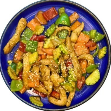 Sebzeli Tavuk Soya Soslu Sıcak Salata