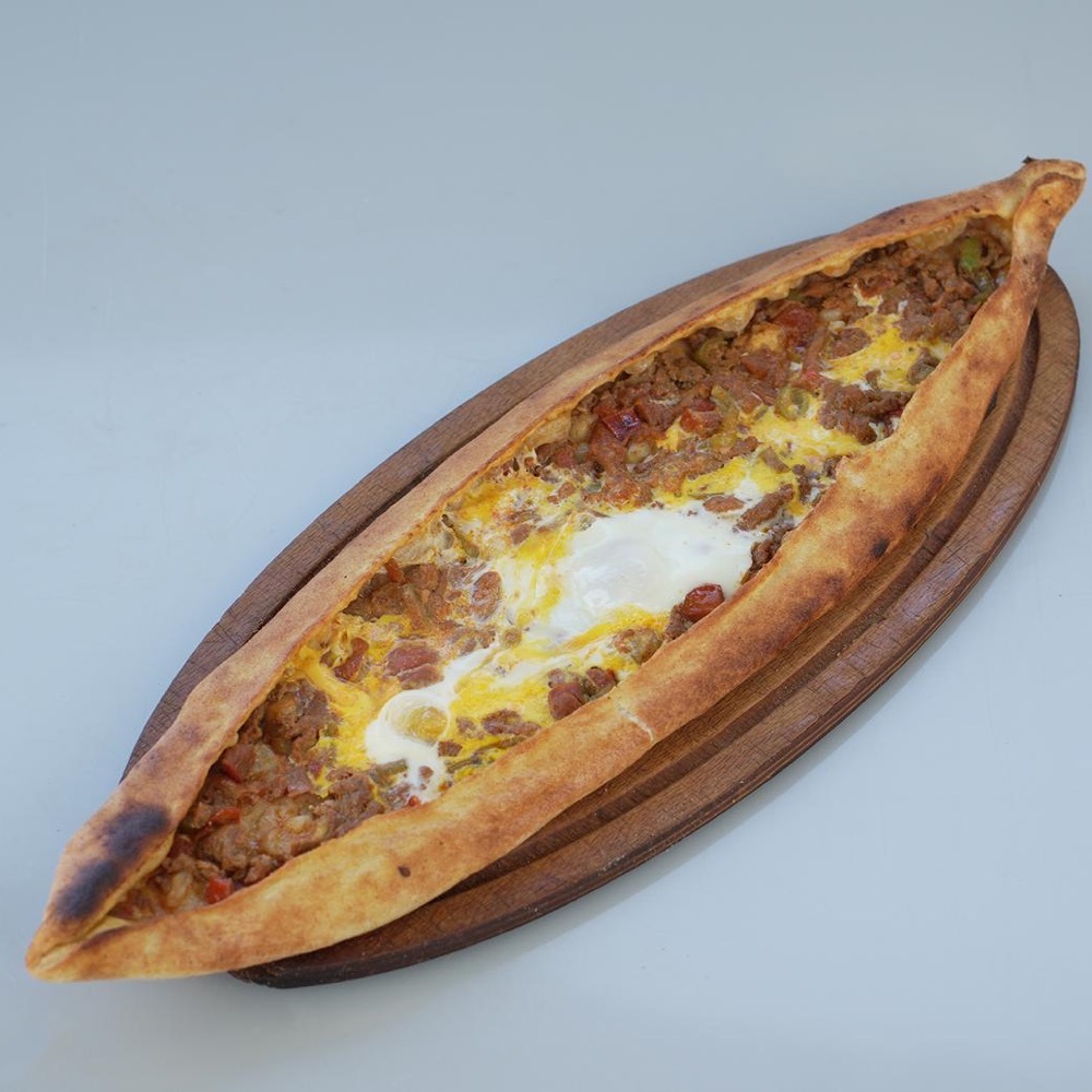 Kuşbaşılı Yumurtalı Pide
