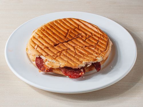 Tam Ekmek Sucuklu tost