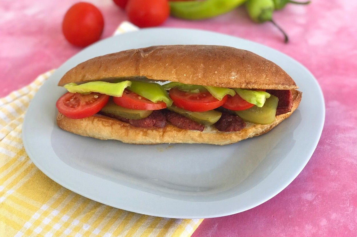 Yarım Ekmek Arası Sucuk