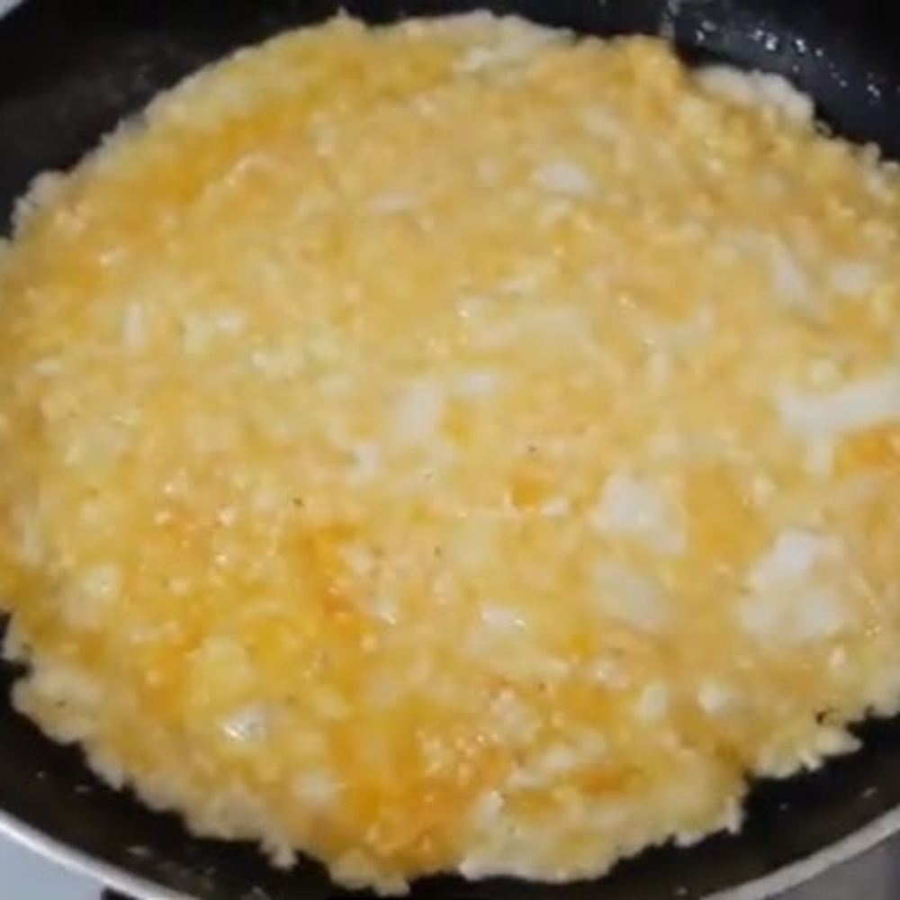 Tereyağlı Kaşar Peynirli Yumurta
