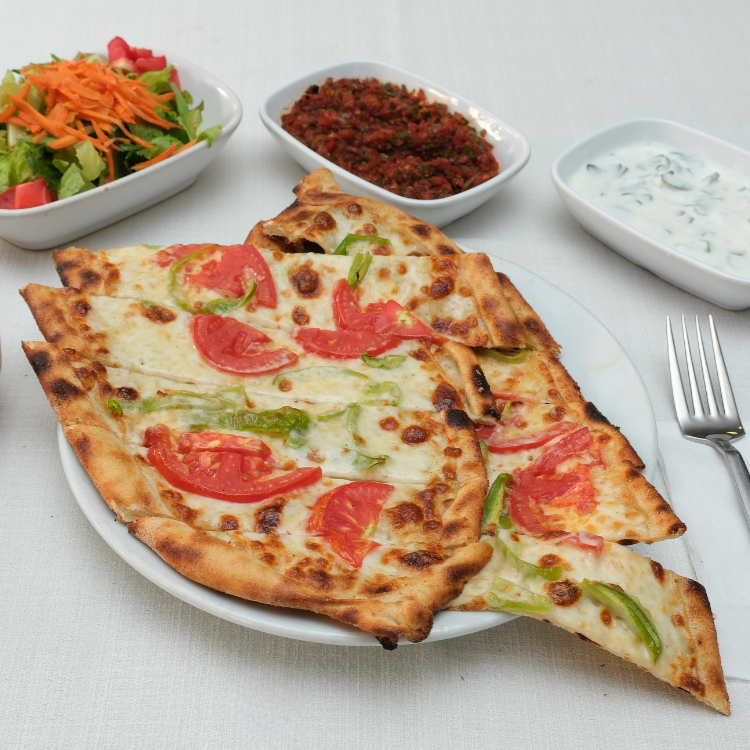 Kaşarlı Sebzeli Pide