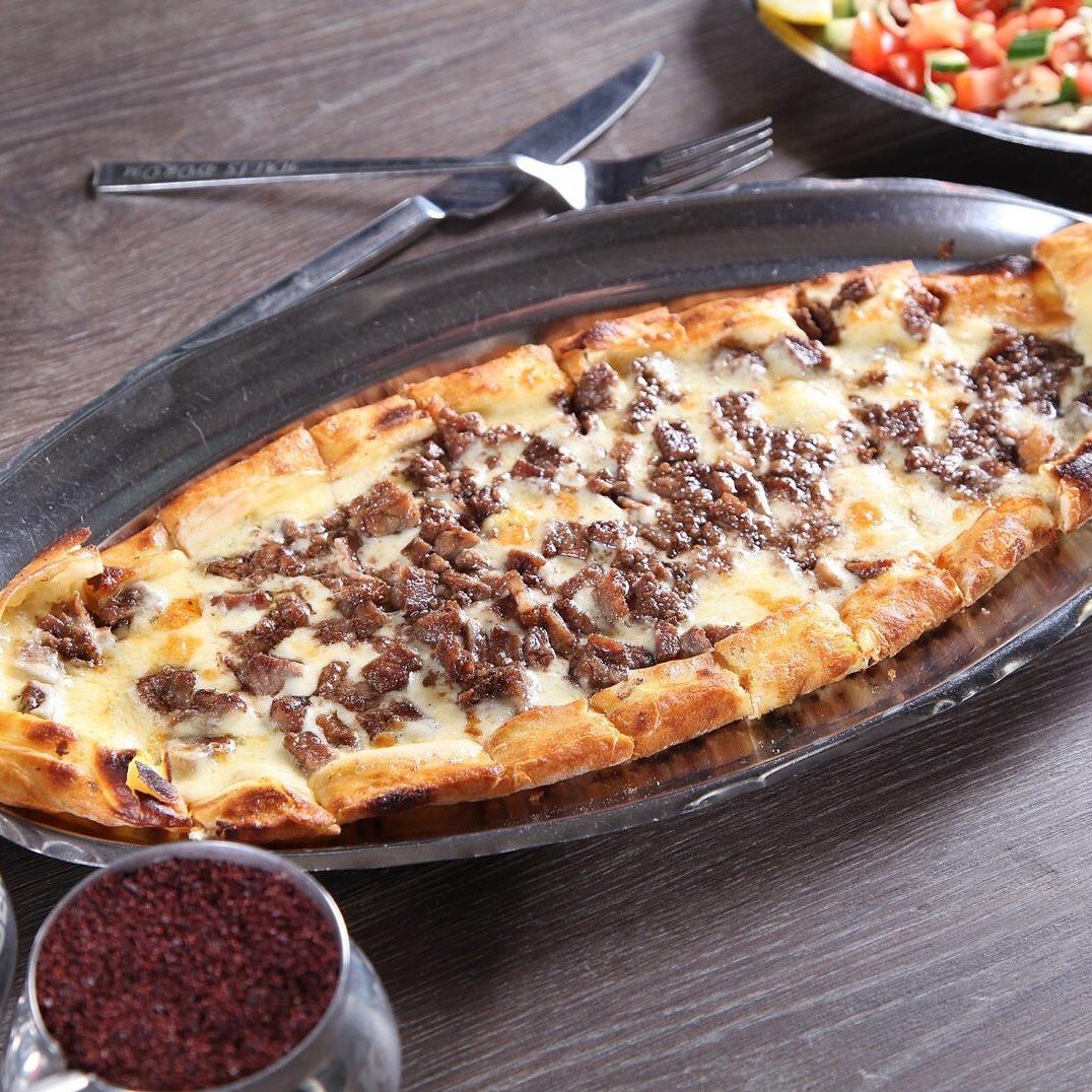 Kavurmalı Kaşarlı Pide