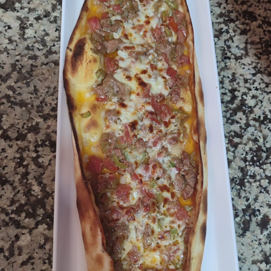 Kuşbaşılı Kaşarlı Pide