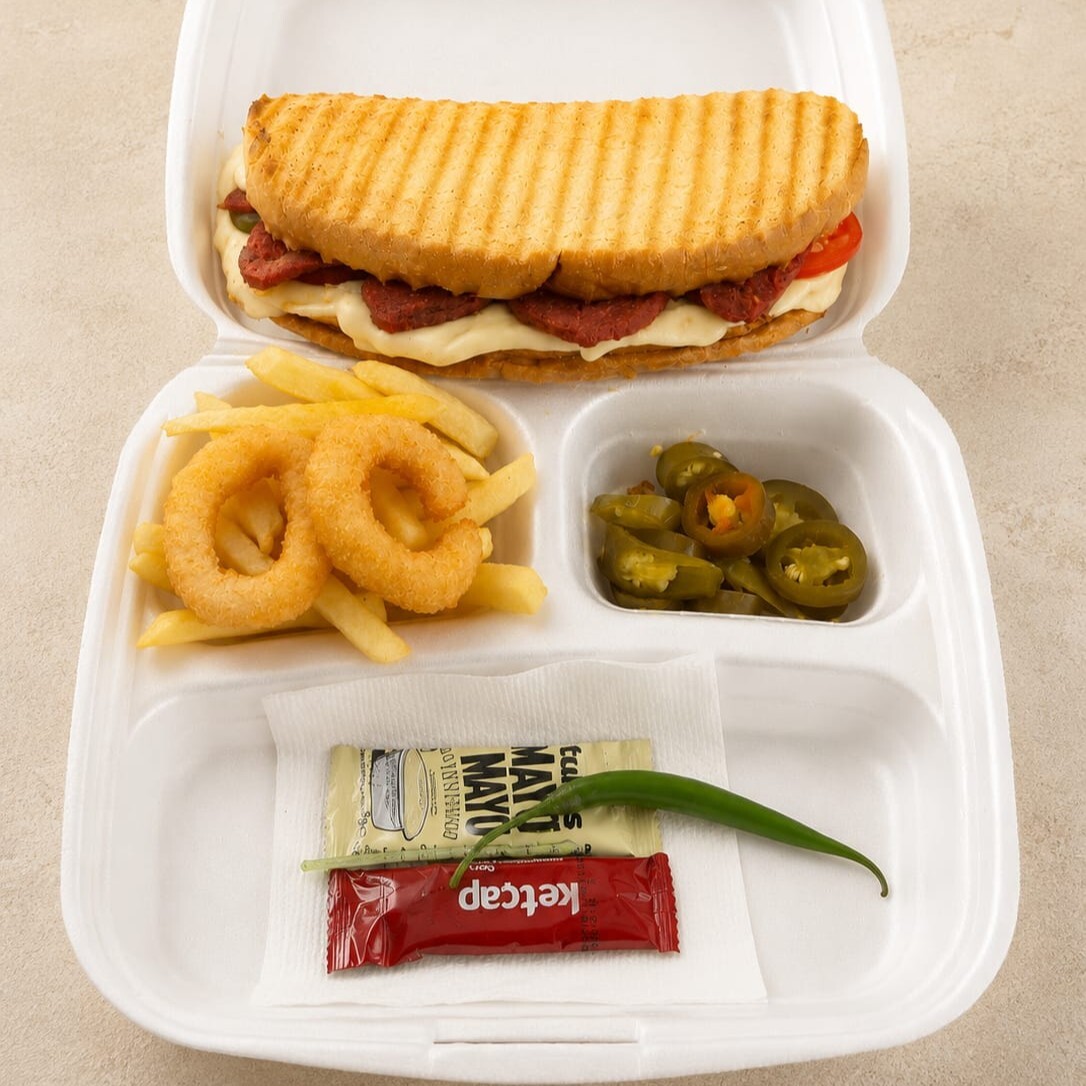 Ayvalık Ekmeğine Sucuklu Kaşarlı Tost