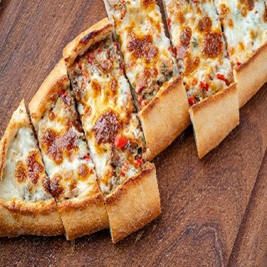 Kuşbaşılı Kaşarlı Pide