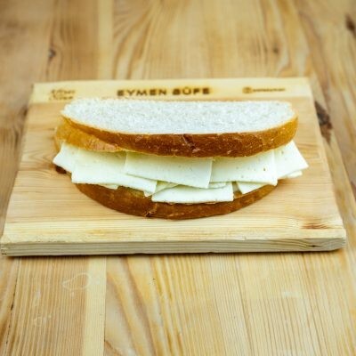 Ayvalık Ekmeğine Çift Kaşarlı Tost