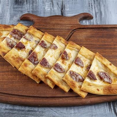 Sucuklu Kaşarlı Pide