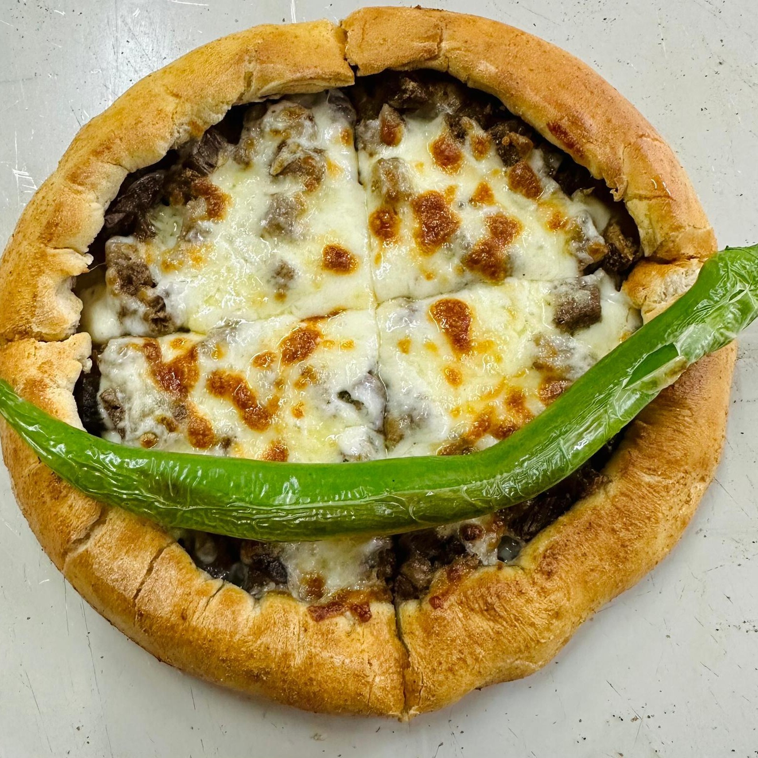 Yuvarlak Kavurmalı Kaşarlı Karadeniz Pidesi