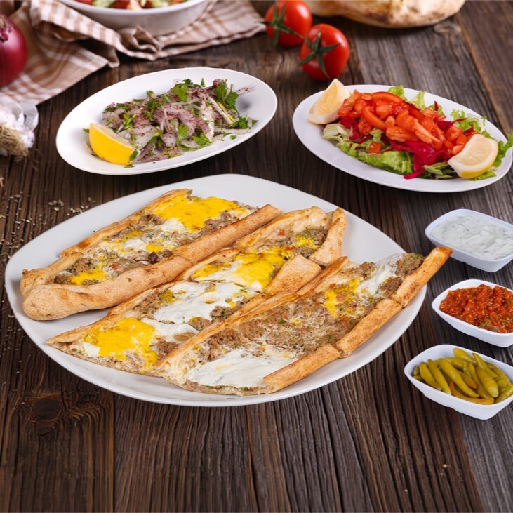 Kıymalı Yumurtalı Pide