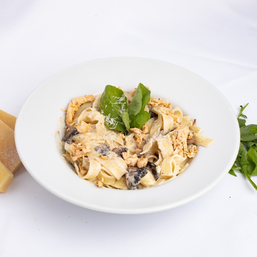 Mantarlı Tavuklu Fettuccine Alfredo