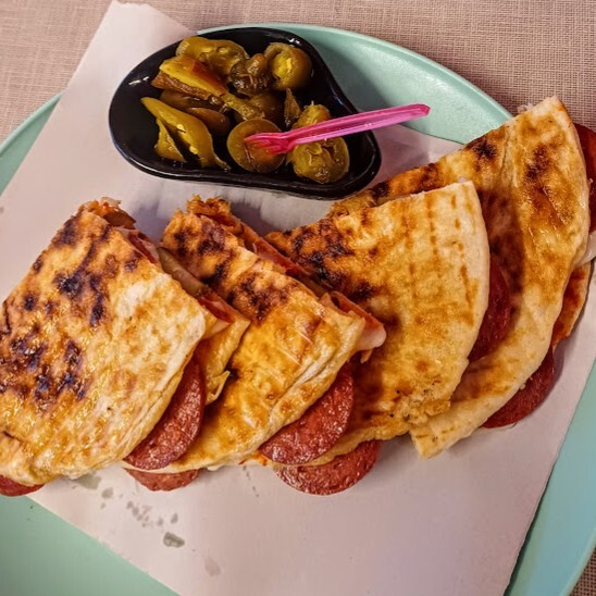 Bazlama Ekmeğine Sucuklu Tost