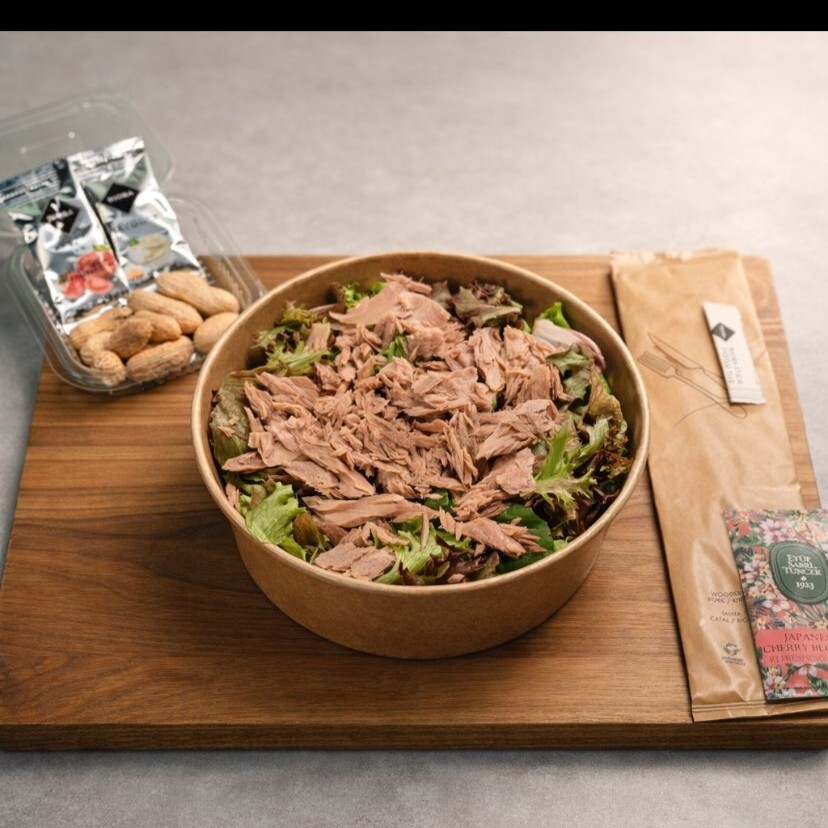 Ton Balıklı Pesto Soslu Salata
