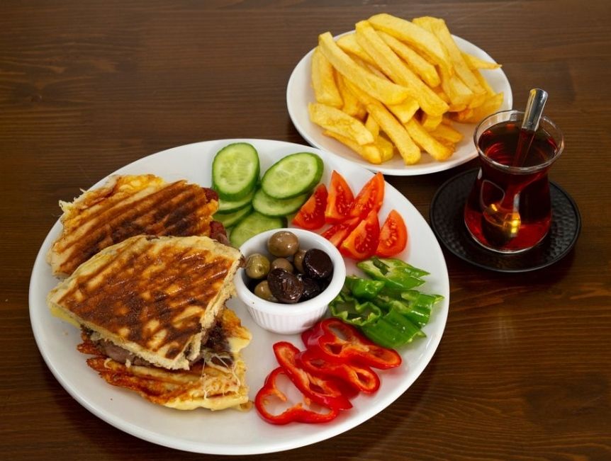 Çemenli Kaşarlı Bazlama Tost Menü