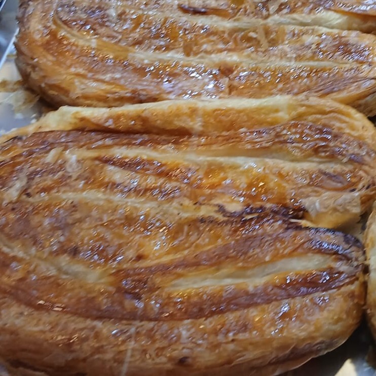 PATATESLİ KOL BÖREĞİ , ( USTASINDAN BOL MALZEMELİ EL AÇMASI ) ( PİŞMİŞ ÜRÜN GRAMAJIDIR ) ( 1 KG )