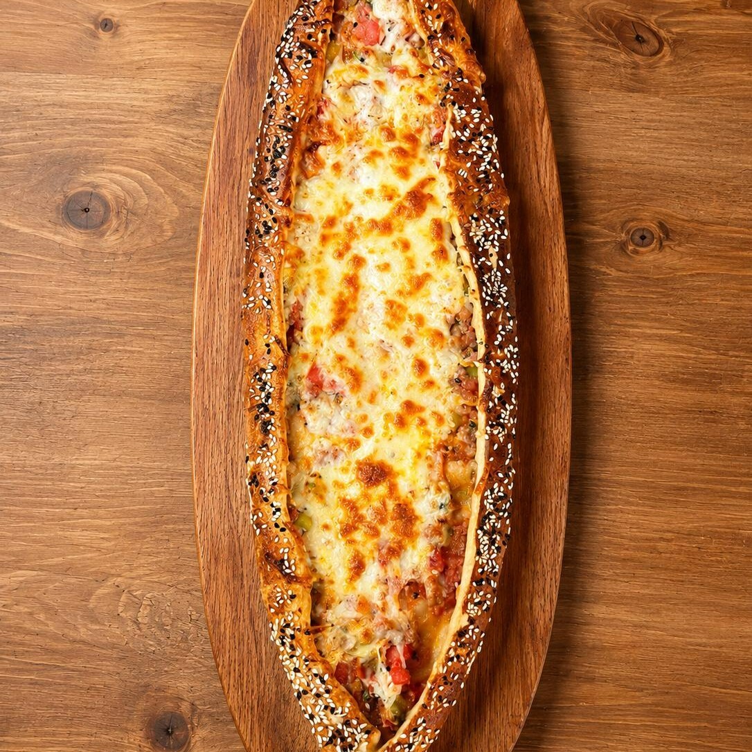 Kıymalı Kaşarlı Pide