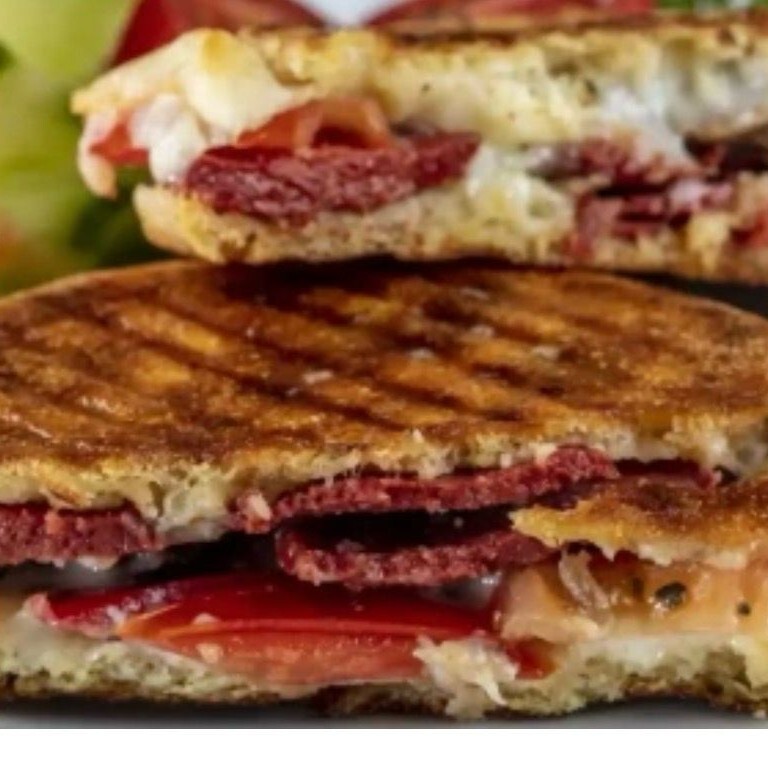 Sucuklu Kaşarlı Yumurtalı Tost