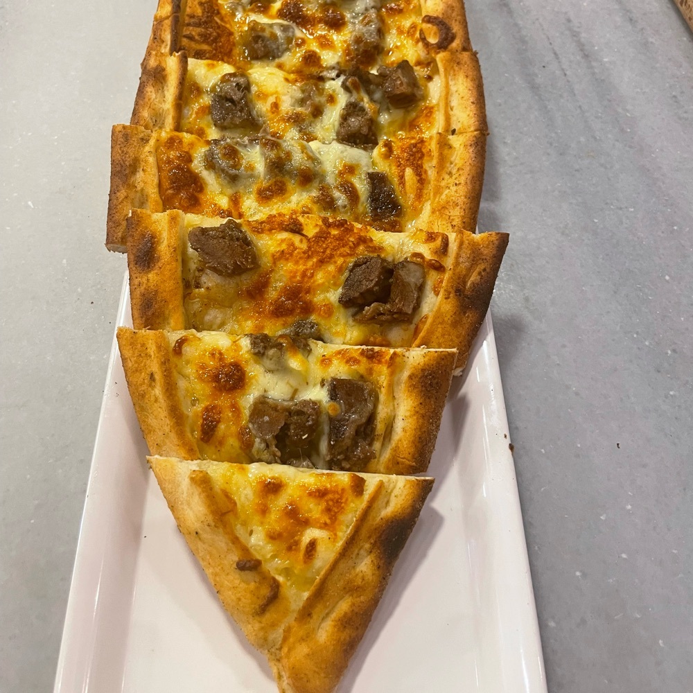 Kavurmalı Pide