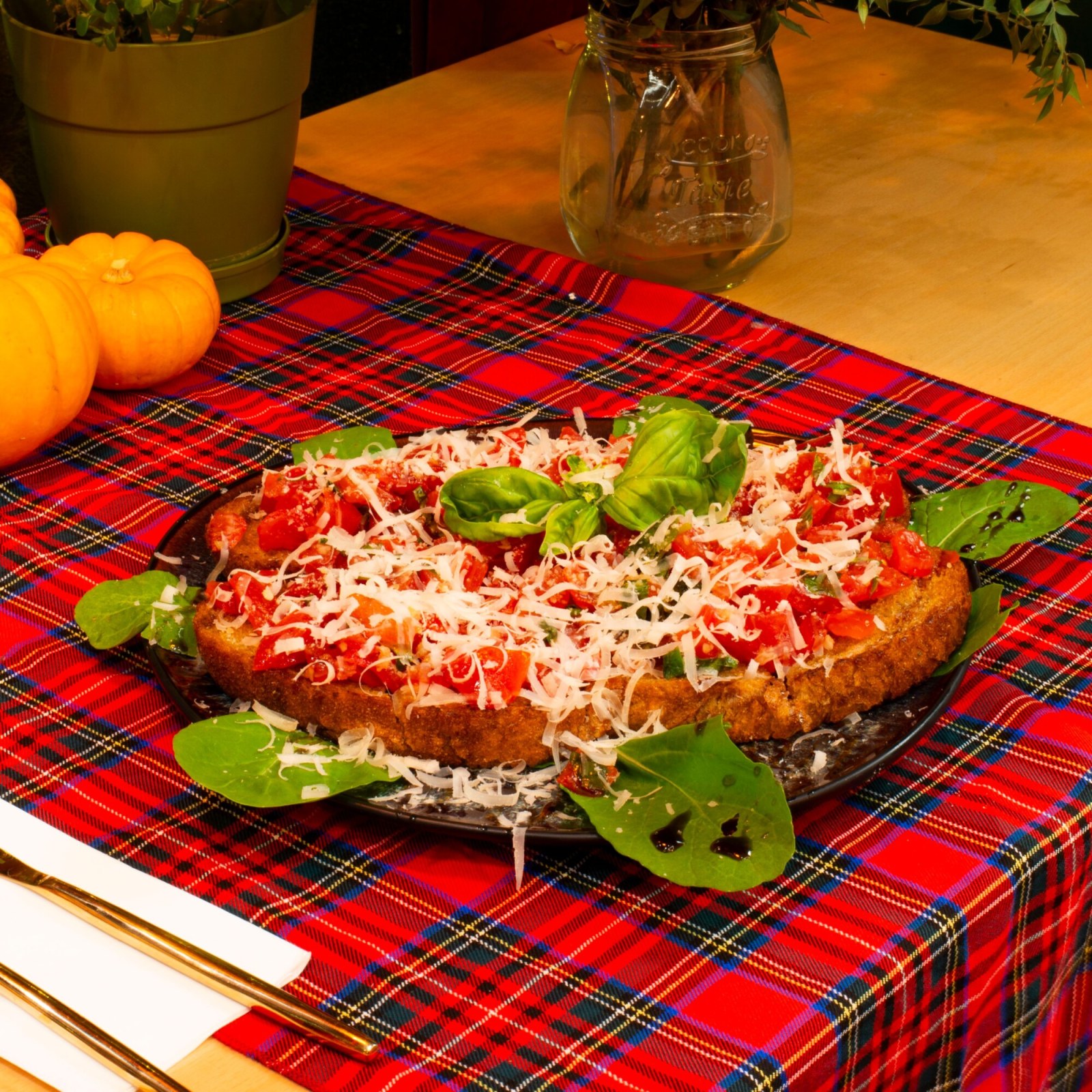 Domatesli Fesleğenli Brushetta