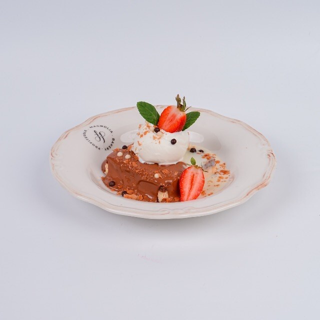 Beyaz Çikolatalı & Oreolu Brownie