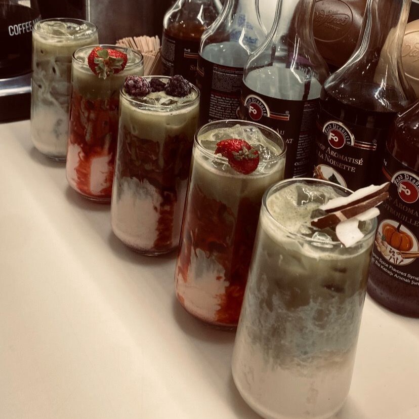 Iced Hindistan Cevizli Matcha Latte