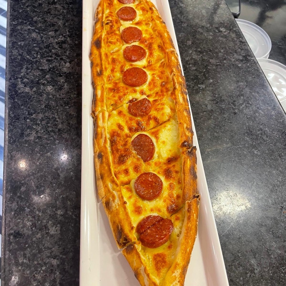 Sucuklu Pide