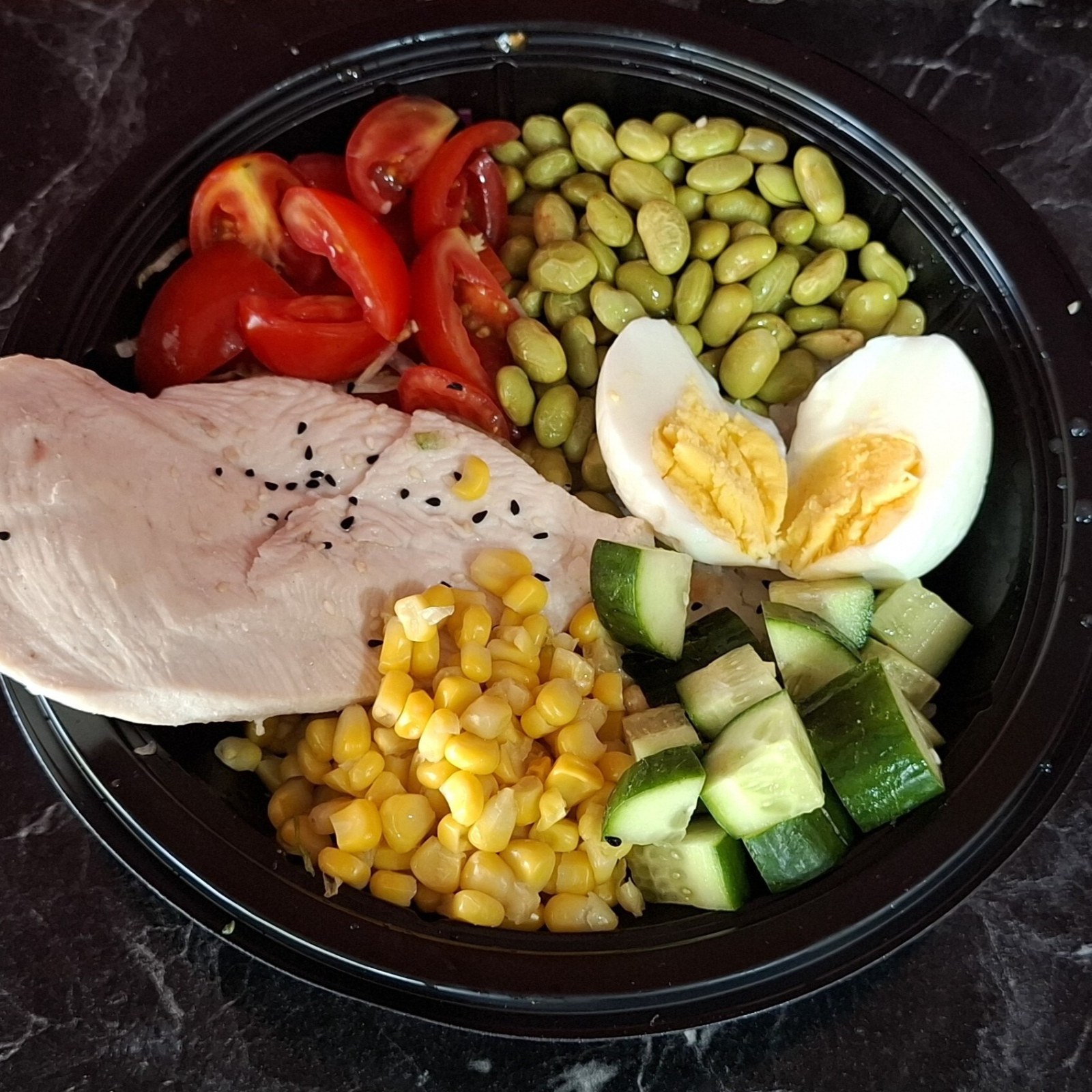Haşlanmış Tavuklu Ve Yumurtalı Bowl