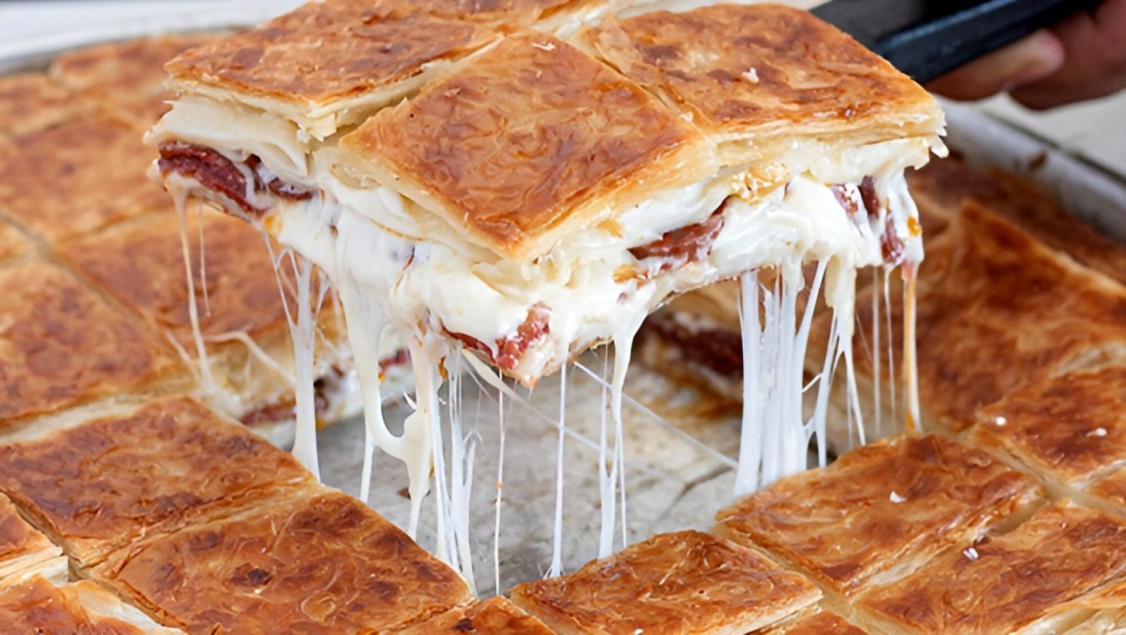 Pastırma Peynirli Börek (750 gr)