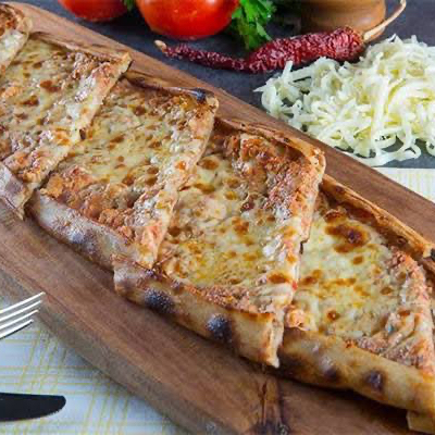 Kıyma Kaşarlı Pide