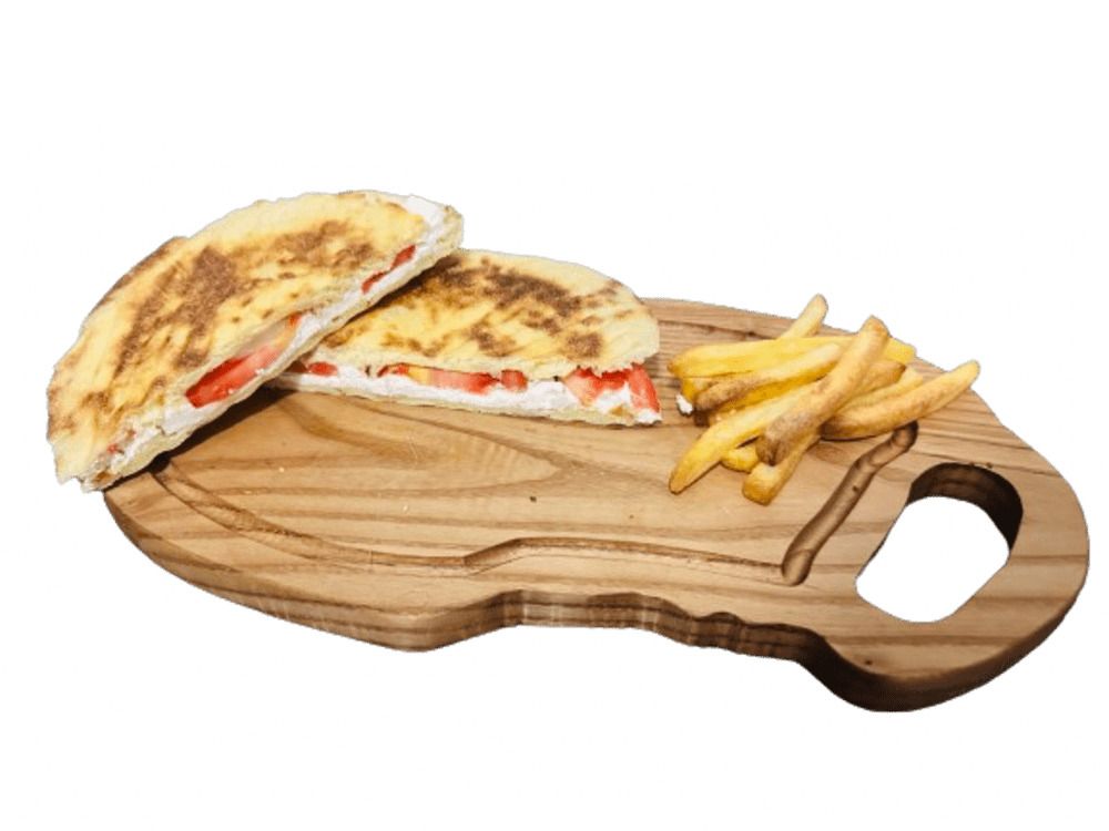 Beyaz Peynirli Domatesli Tost