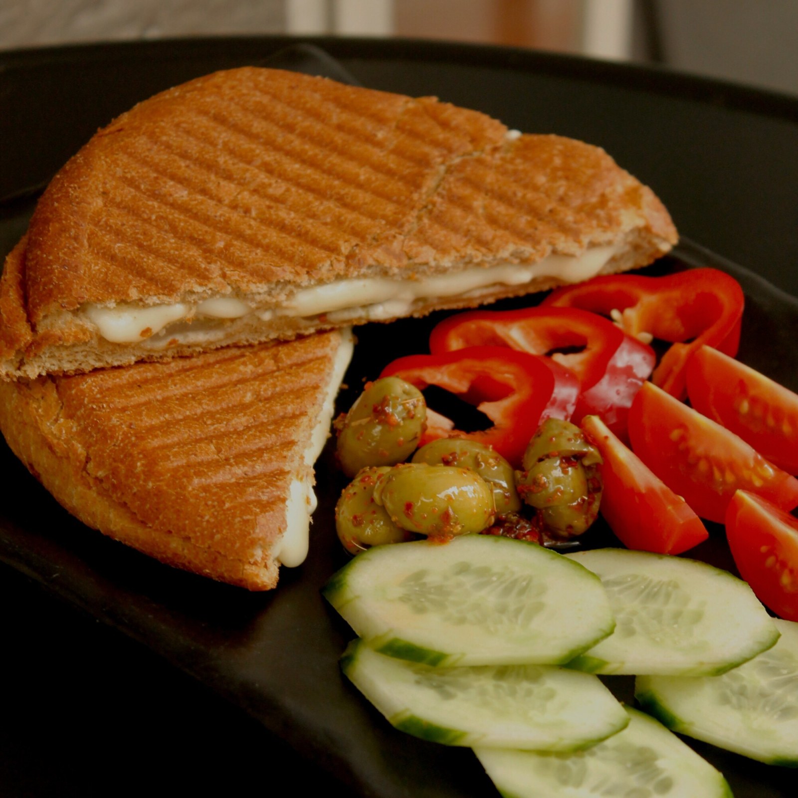 Karışık Tost Tabağı + Taze Sıkılmış Meyve Suyu(HAVUÇ+ELMA)