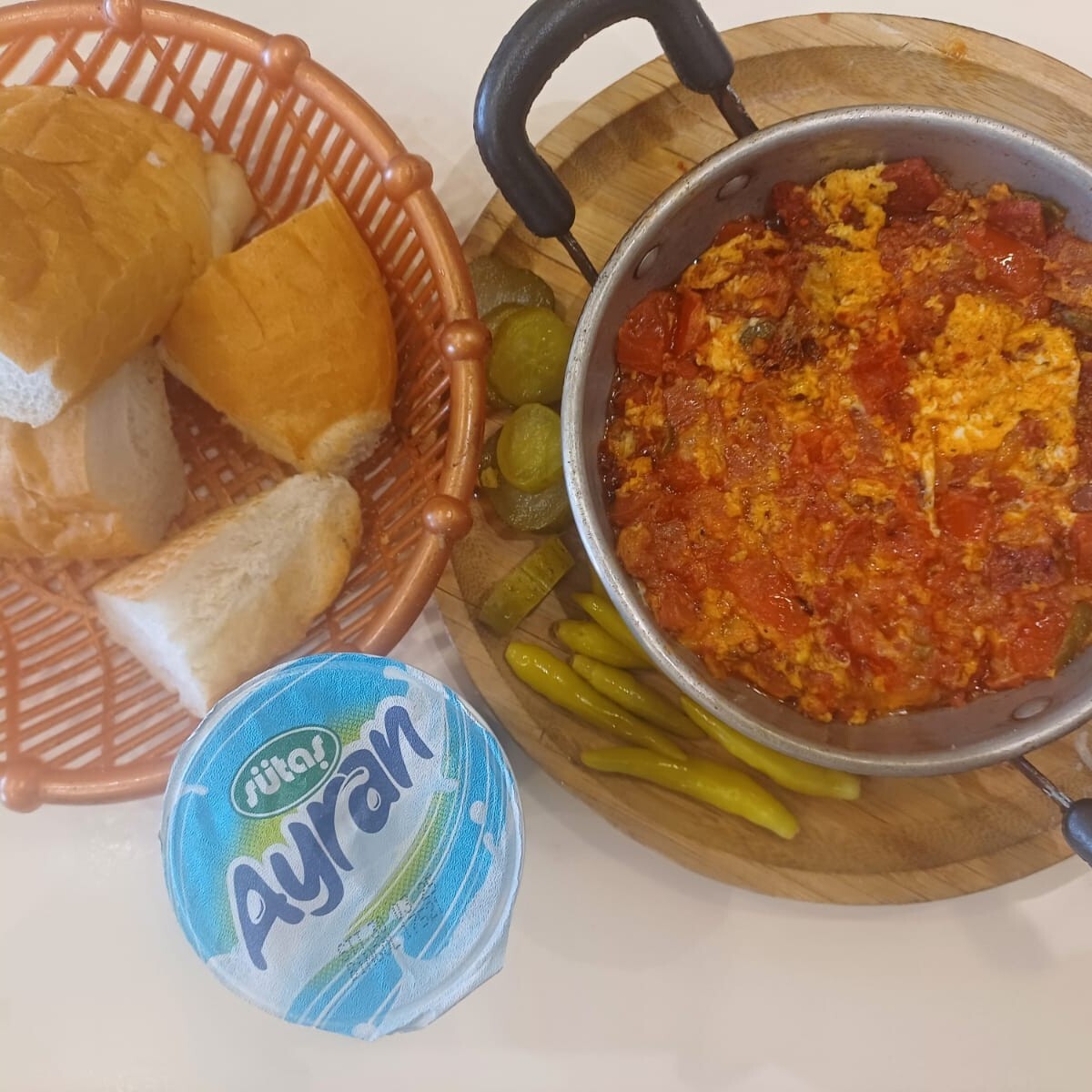 Sucuklu Kaşarlı Menemen
