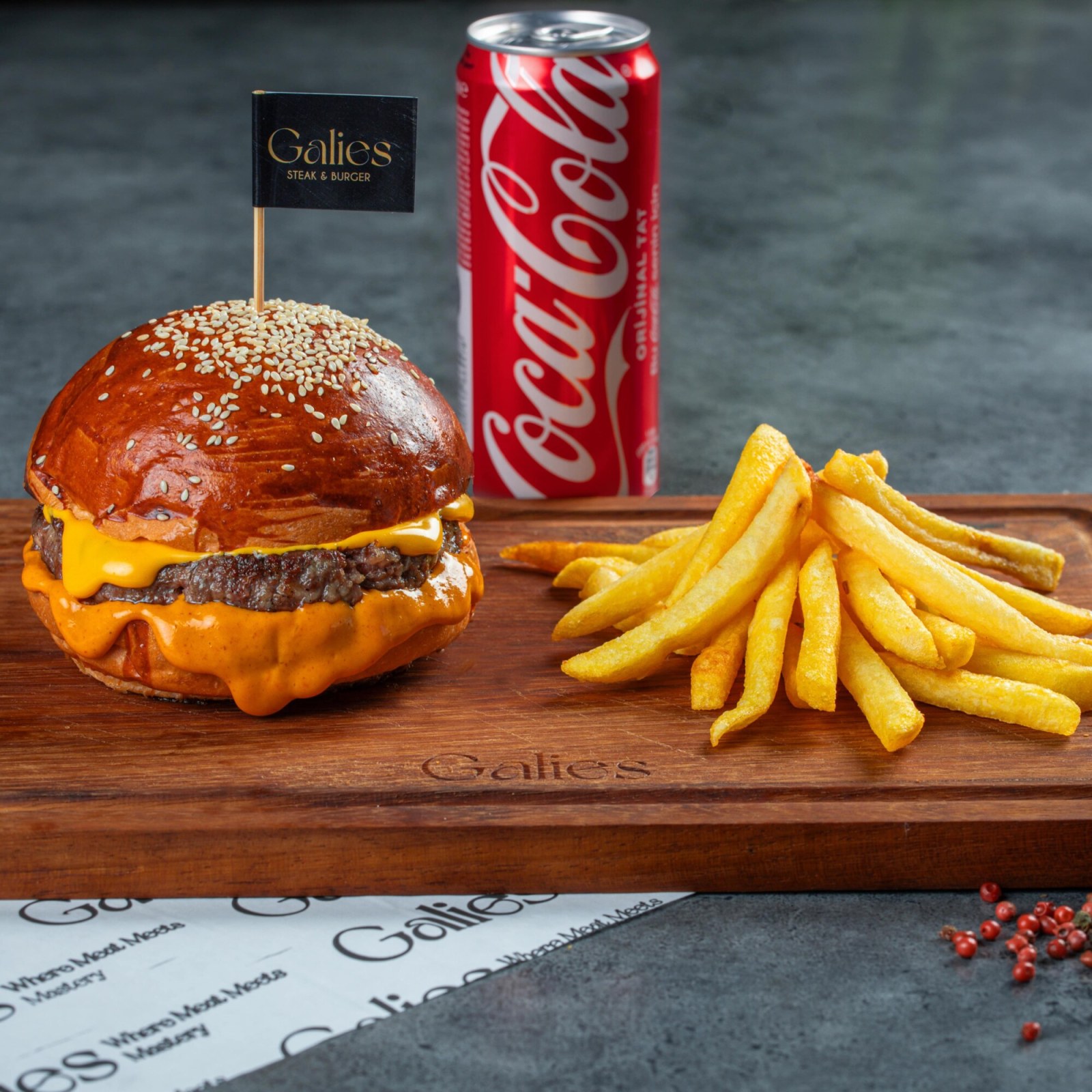 Cheeseburger+Coca Cola