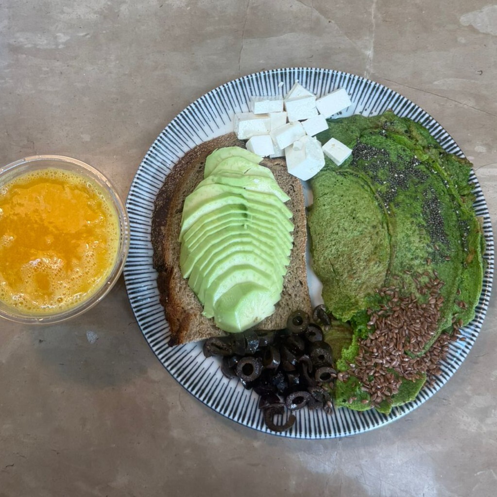 Yulaflı Ispanaklı Omlet Tabağı ve Portakal Suyu