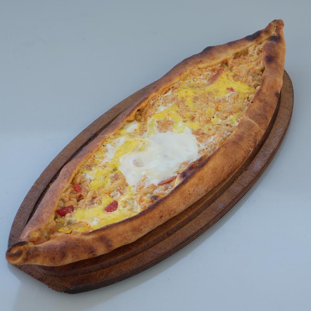 Tavuklu Kaşarlı Yumurtalı Pide
