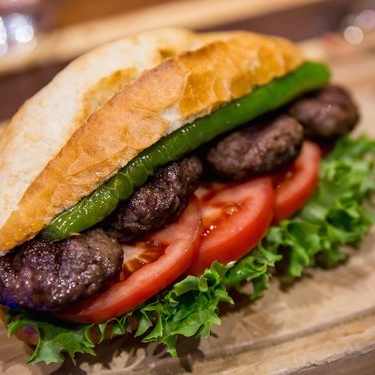 BEĞENDİLİ KÖFTE EKMEK