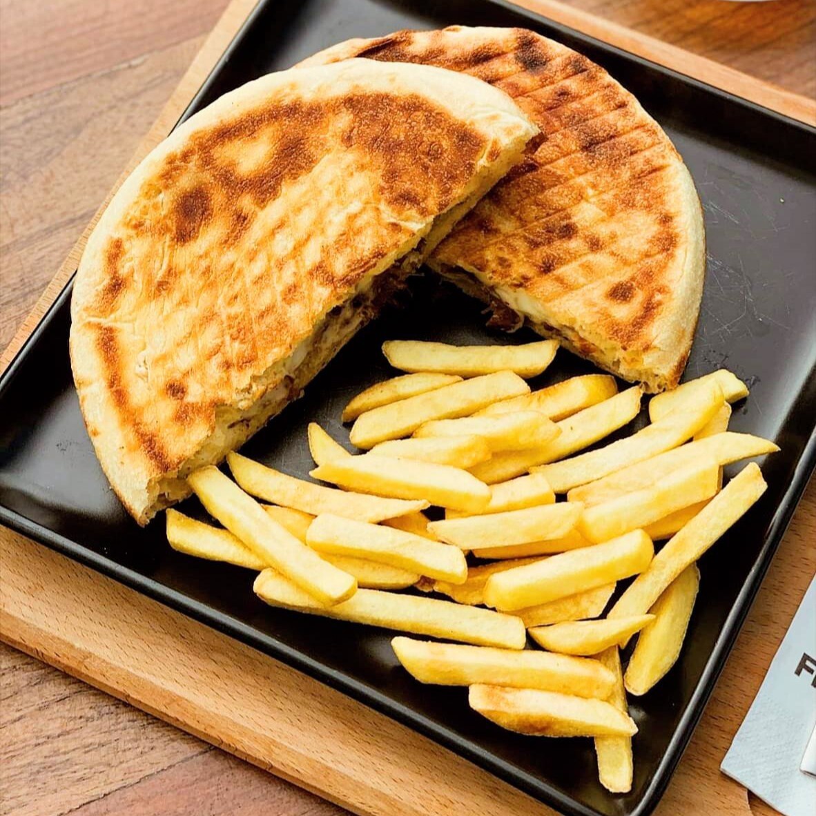 Kaşarlı Bazlama + Pepsi 20 cl şişe